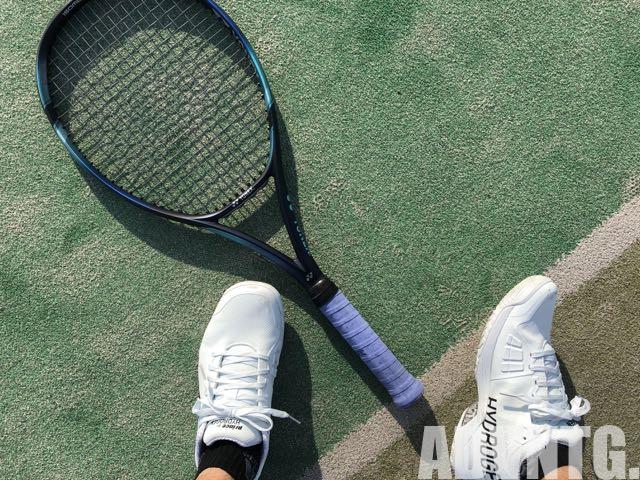 プリンス・ツアープロライト(ハイドロゲン)とテニスラケット