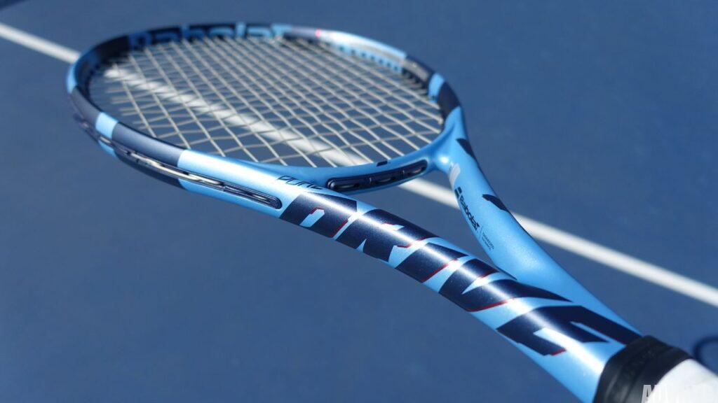 バボラ・ピュアドライブ2025年モデル(Babolat PURE DRIVE 11th gen)のシャフトからフェイスにかけてのデザイン