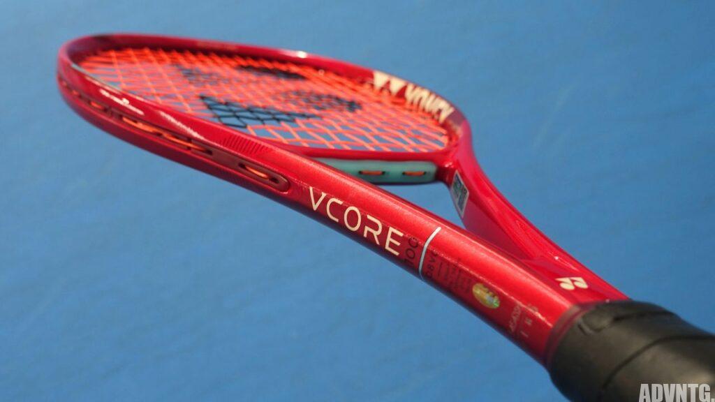 ヨネックス・ブイコア100 2026年モデル (yonex vcore 100 8th gen)